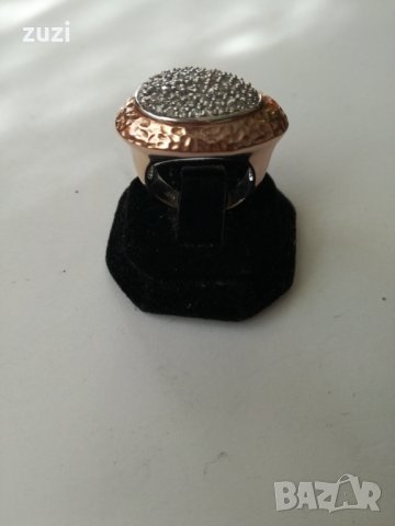 Италиански сребърен дамски пръстен с циркони и розово родиево покритие.