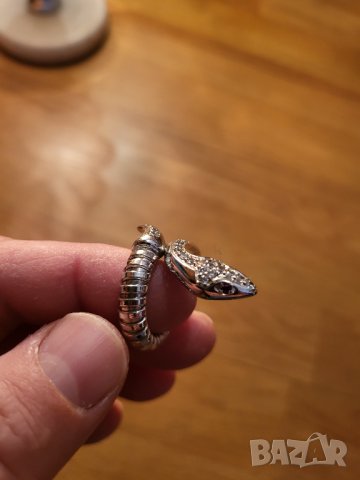 Сребърен пръстен с увита змия - уникален модел с камъни по него сребро 