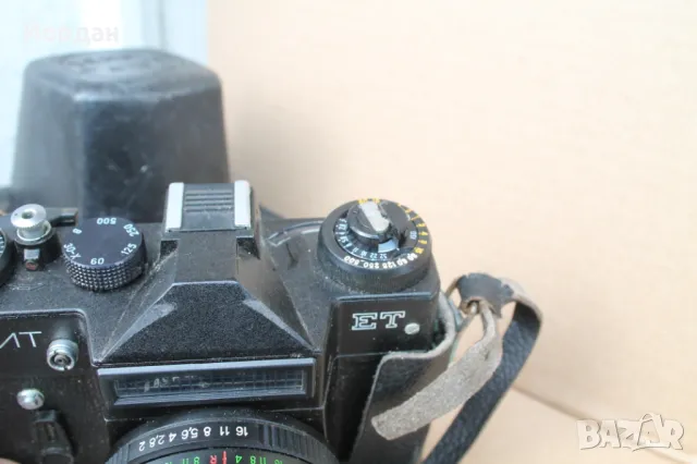 СССР фотоапарат ''Зенит'' с обектив ''Хелиос 44м-6'', снимка 3 - Фотоапарати - 49849123