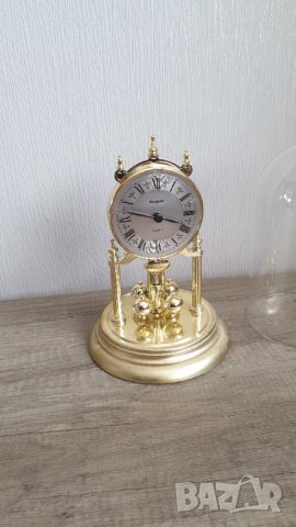 Немски кварцов настолен часовник Hangarter със стъклен купол, снимка 2 - Антикварни и старинни предмети - 43790429