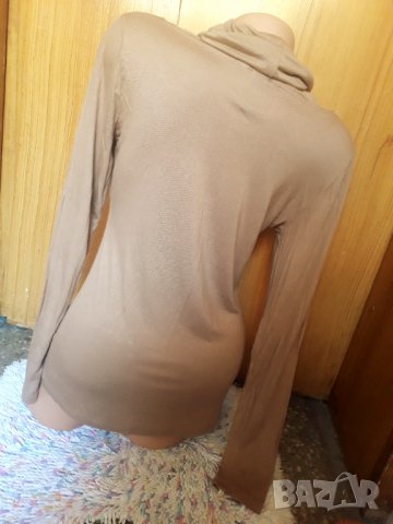 H&М Бежова блуза поло трико с падащо гръцко деколте М, снимка 3 - Блузи с дълъг ръкав и пуловери - 35052911