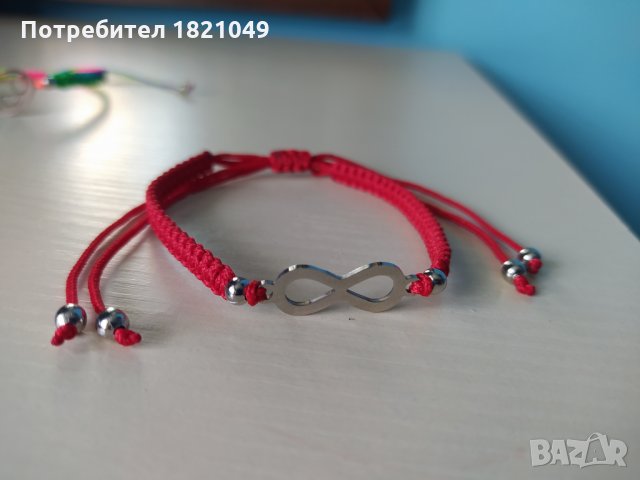 Червена гривна за късмет с елементи от стомана, снимка 4 - Гривни - 33082307