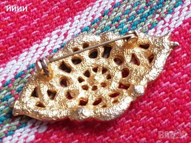 Позлатена брошка с камъни, снимка 3 - Антикварни и старинни предмети - 52375734