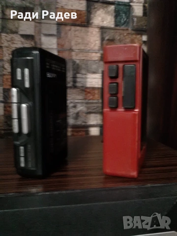 2 уолкмена-СОНИ и ПАНАСОНИК, снимка 2 - Радиокасетофони, транзистори - 53300906