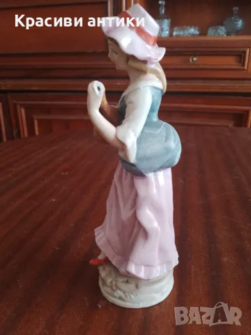 Порцеланова статуетка, старинна, бисквитен порцелан, снимка 6 - Антикварни и старинни предмети - 46635365