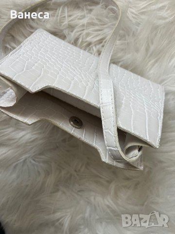 Бяла мини чанта за рамо, снимка 2 - Чанти - 44080707