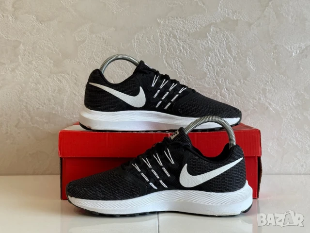 Дамски маратонки Nike Run Swift | 40, снимка 1