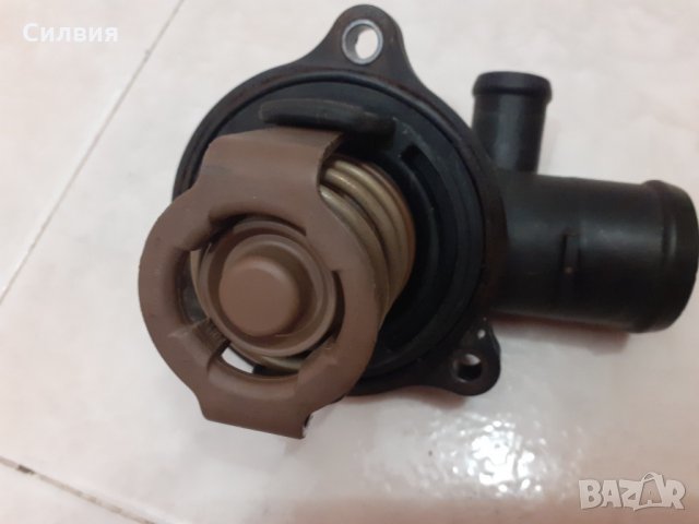 Оригинален Термостат с фланец, снимка 2 - Автомобили и джипове - 35380528