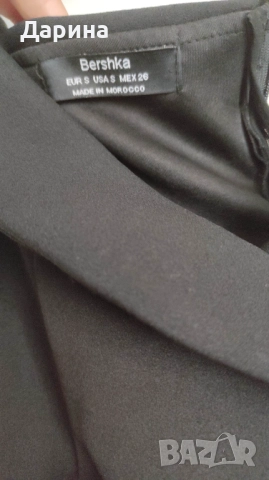 Мини черна Рокля Bershka, снимка 5 - Рокли - 51555403