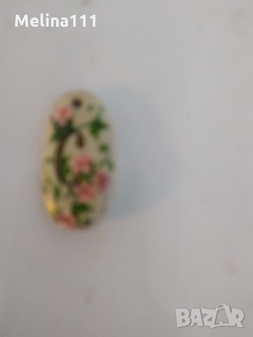 Продава за медальон(колие 