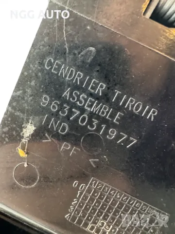 Пепелник Пежо 307, Peugeot 307, 9637031977, снимка 3 - Части - 50421872