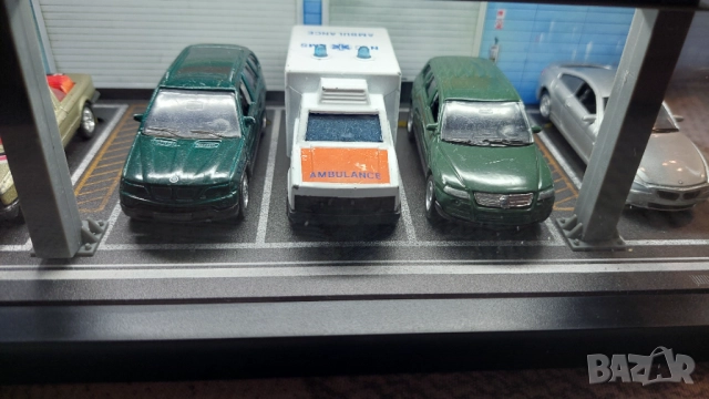 Гараж диорама за 5 коли в мащаб 1-64 , снимка 10 - Колекции - 52261233