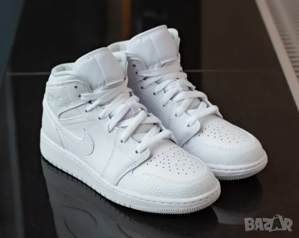 Air Jordan 1 Mid – Triple White  номер 36-36,5 оригинални маратонки , снимка 7 - Маратонки - 48870526