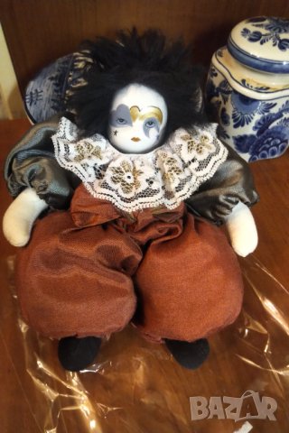 Нова колекционерска порцеланова кукличка 