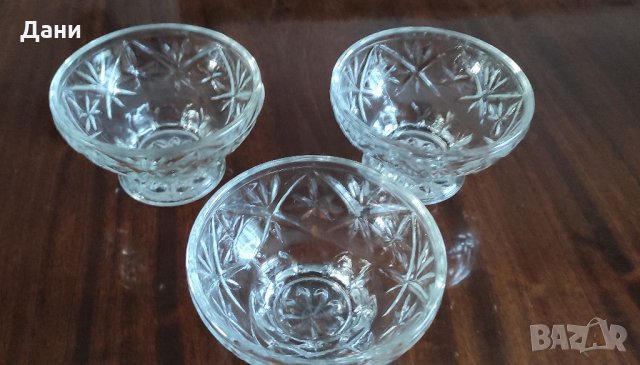Стъклени купички 3бр по 3 лв за брой.