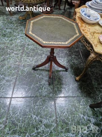 Уникална антикварна английска дървена масичка на колелца , снимка 6 - Антикварни и старинни предмети - 52322286