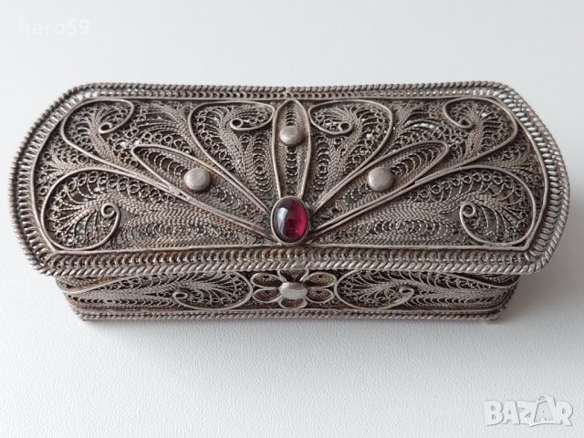 Стара Сребърна филигранна кутия за бижута с натурален рубин/сребро 925/