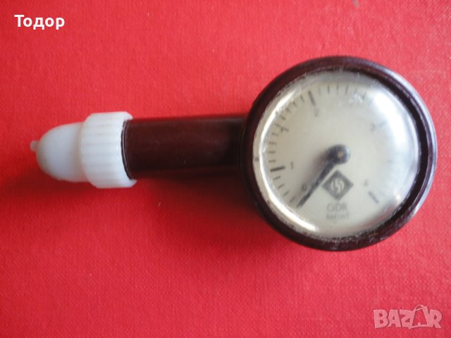 Страхотен бакелитов манометър за гуми на Трабант GDR, снимка 2 - Колекции - 40576919