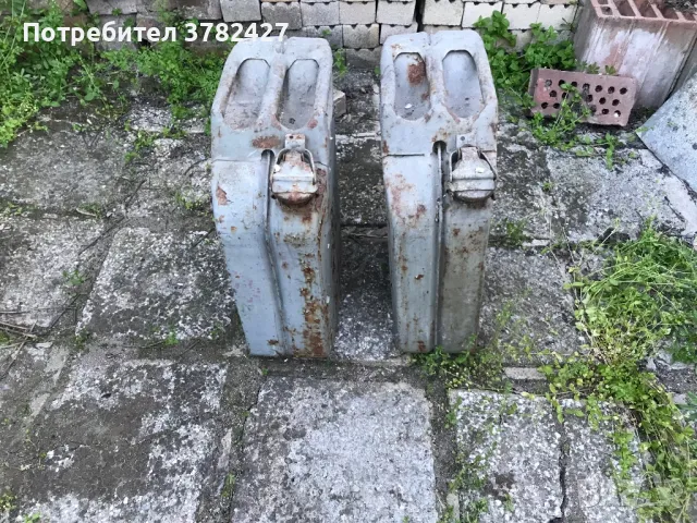 Метални туби за бензин, снимка 3 - Антикварни и старинни предмети - 50086344