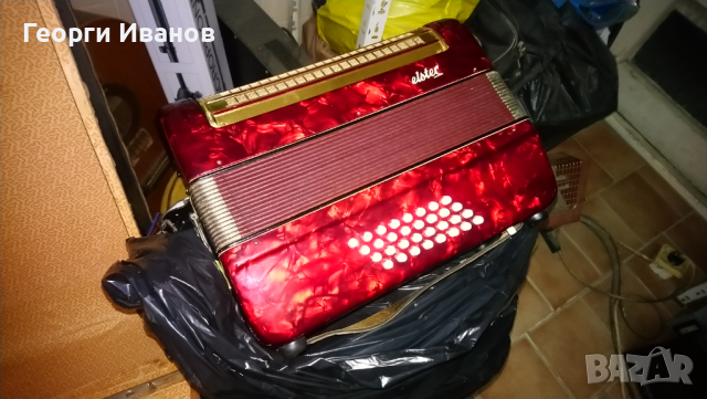 Продавам Акордеон Велтмайстер 32 баса с куфар, снимка 3 - Акордеони - 36453261