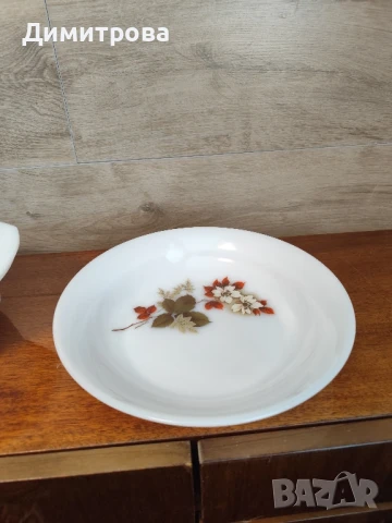 COCOTTE ARCOPAL AVILA модел винтидж Френски аркопал "Коледни рози", снимка 2 - Сервизи - 50989206