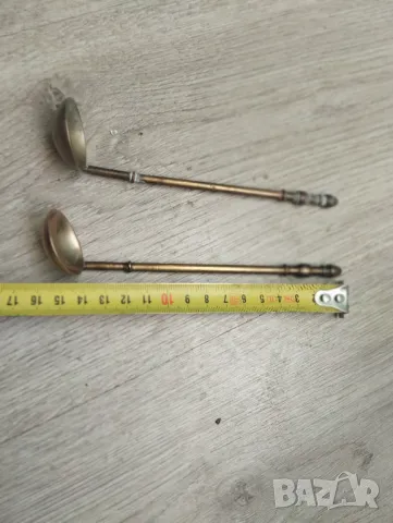 Две месингови лъжички