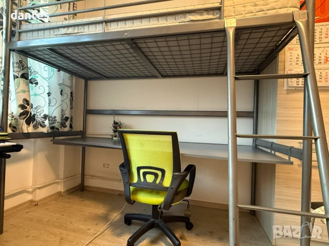 Двуетажно легло IKEA с бюро, включен матрак.