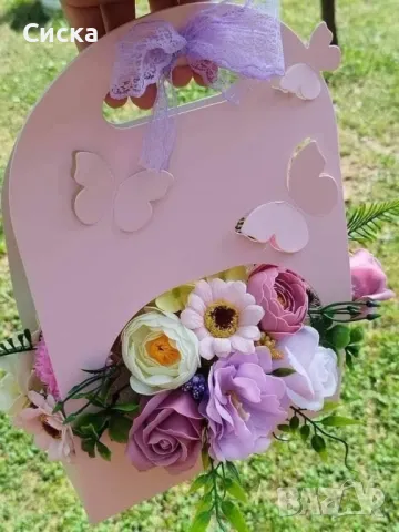 Разкошна розова кошница със тринайсет нежни сапунени цветя от пластичен сапун.Страхотен подарък , снимка 2 - Подаръци за жени - 40951016