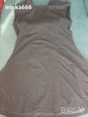 Черна рокля със сребристо.