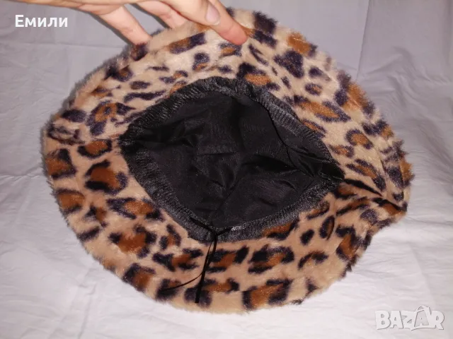 Дамска пухкава шапка с леопардов принт, снимка 4 - Шапки - 48423073