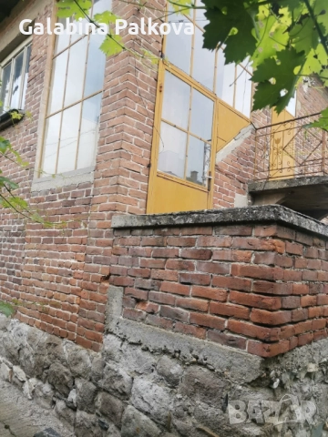 Двуетажна къща с голям двор на 7 км. от Пловдив, снимка 4 - Къщи - 52583415