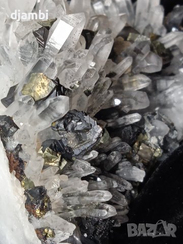 №6,Кварц,Планински кристал,Кварцова друза с халкопирит и сфалерит,Quartz Bulgaria,BGminerals,, снимка 7 - Декорация за дома - 44124682