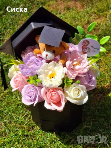Тематични букети със сапунени цветя и плюшено мече за абитуриенти /абсолвенти, снимка 8 - Подаръци за жени - 50228221