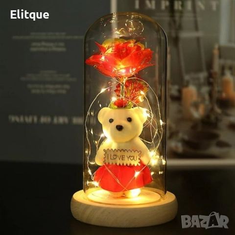 Вечна роза в стъкленица с мече с поличка и лед светлина 