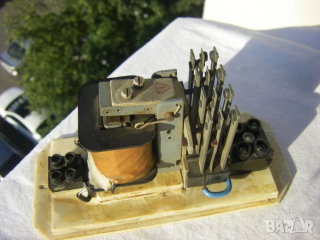 Мощно немско електромагнитно реле с бобина за 220 В и четири контактни групи за по 16А