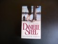  Danielle Steel - Irresistible Forces Стийл Романтика роман, снимка 1 - Художествена литература - 33514917