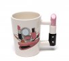 Код 89752 Забавна керамична чаша с дръжка - червило и принт на дамска козметика, снимка 1 - Чаши - 35497052