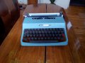 Стара пишеща машина Olivetti Ivrea