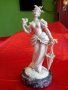 Старинна Италианска Статуетка "Дамата с Чадъра", снимка 1 - Антикварни и старинни предмети - 26241312