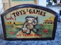 Стара кутия за ключове Toys end Games , снимка 1 - Антикварни и старинни предмети - 43172442