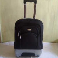 Твърд куфар с колелца и телескопична дръжка-Промоция до 14.4, снимка 1 - Куфари - 44921694