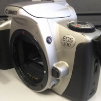 Фотоапарат Canon EOS 300, снимка 4 - Фотоапарати - 38944353