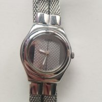 Часовник Swatch - тип гривна, снимка 2 - Дамски - 39798705