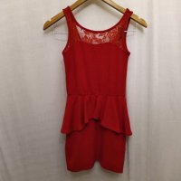 Червена рокличка, снимка 1 - Детски рокли и поли - 27343828