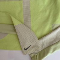 Неонова зелена еластична спортна блуза топ Nike Найк , снимка 3 - Спортни екипи - 44909869