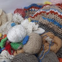 Лот Конци, прежди и недовършени плетива на една кука(16.5), снимка 7 - Антикварни и старинни предмети - 43557556