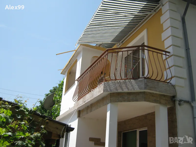 ЛУКСОЗНА КЪЩА на два етажа , РЗП 360 кв.м, снимка 1