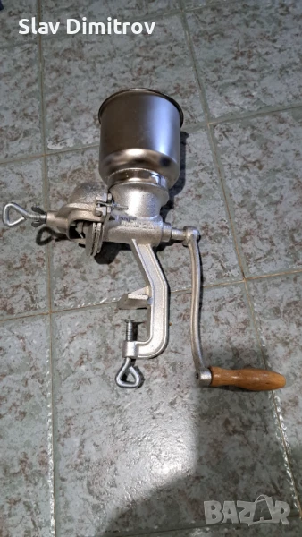 Ръчна дискова мелница за малц, снимка 1