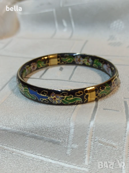 Винтидж гривна инкрустирана с клетъчен златен емайл -клоазоне и флорални орнаменти отвътре и отвън,, снимка 1