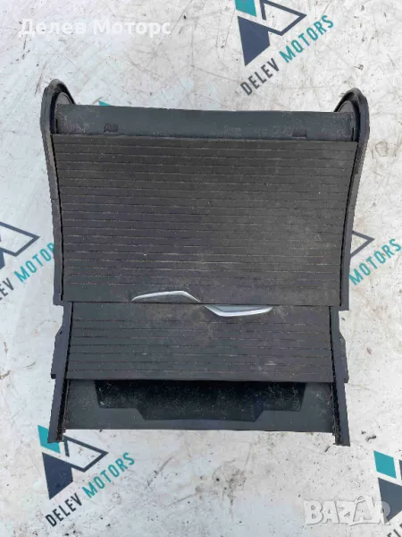 9299529 cup holder поставка за чашки от BMW X1 X DRIVE 20i, 192 h.p., automatic, B48A20 engine, снимка 1